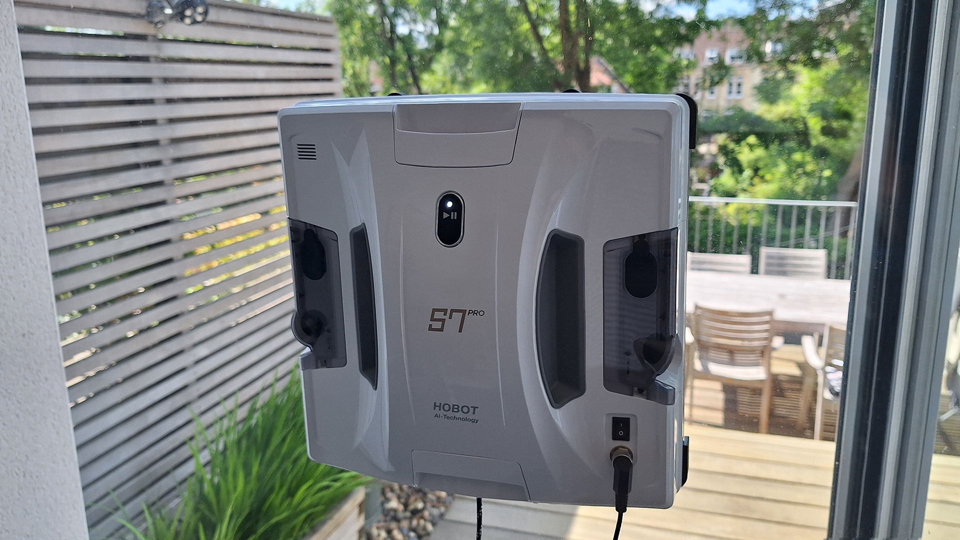 A window-cleaning robot